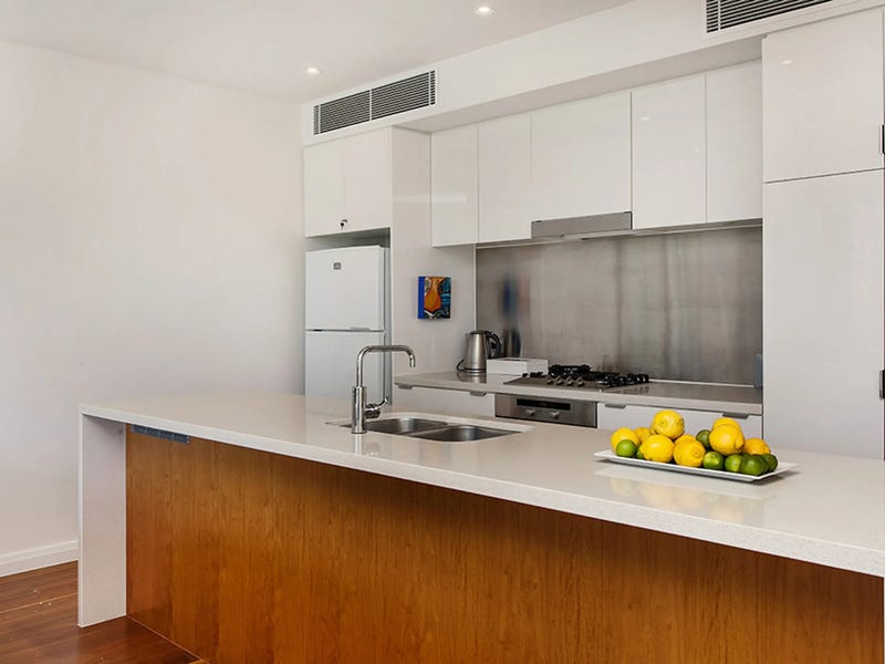Apartment with ocean views, walking 5