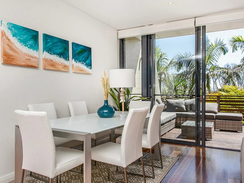 Apartment with ocean views, walking 6