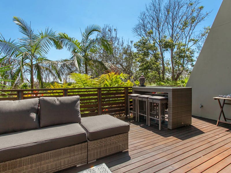 Apartment with ocean views, walking 7