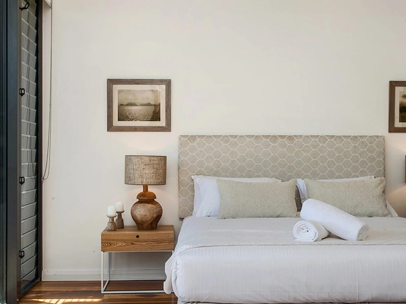 Apartment with ocean views, walking 11