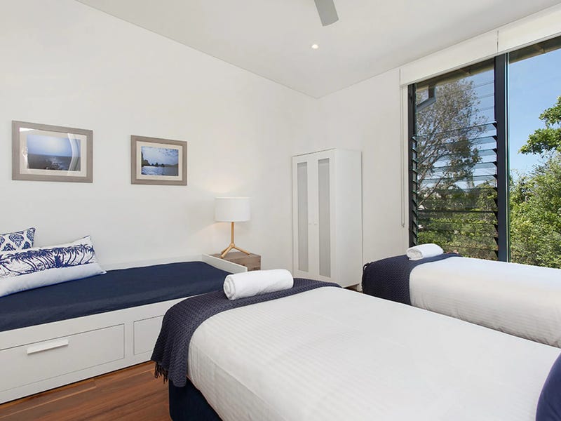 Apartment with ocean views, walking 14