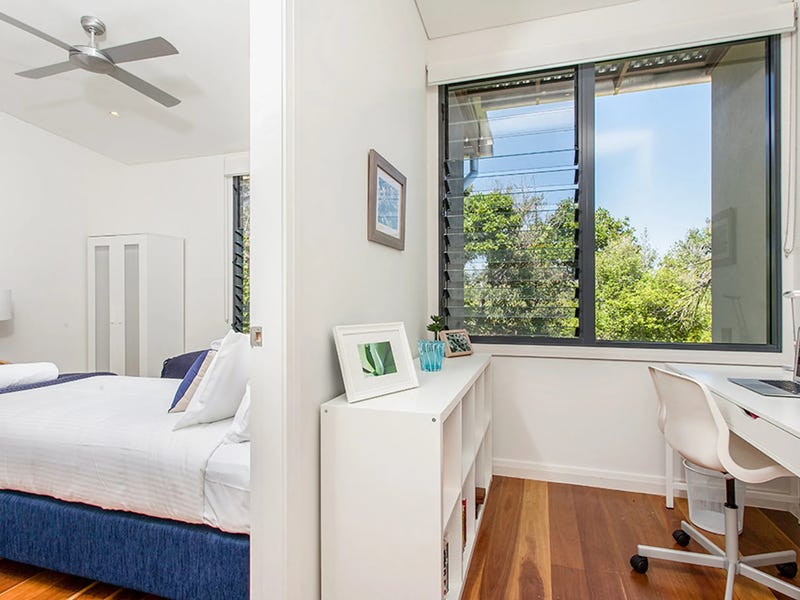 Apartment with ocean views, walking 15