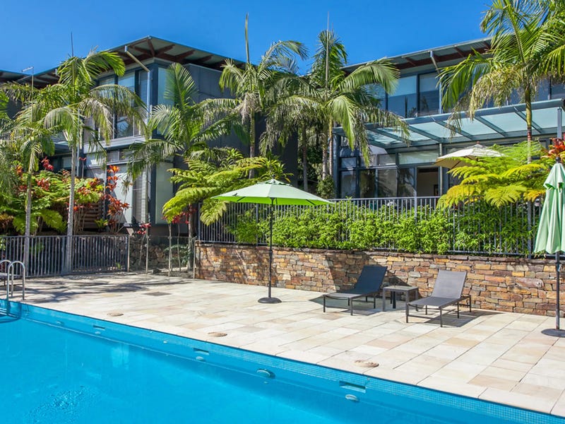 Apartment with ocean views, walking 18