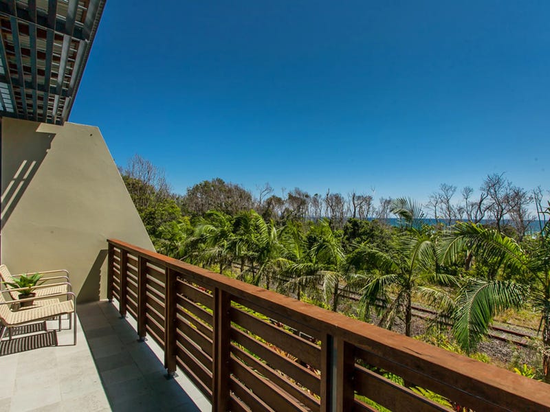 Apartment with ocean views, walking 20