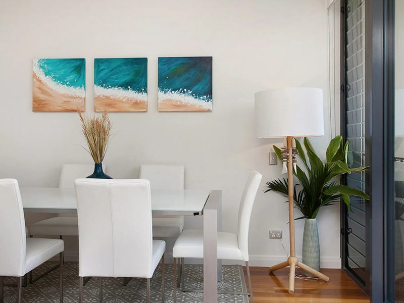 Apartment with ocean views, walking 25