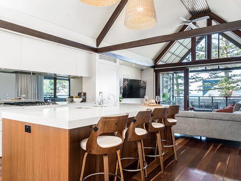 Three-bedroom apartment located in central 7