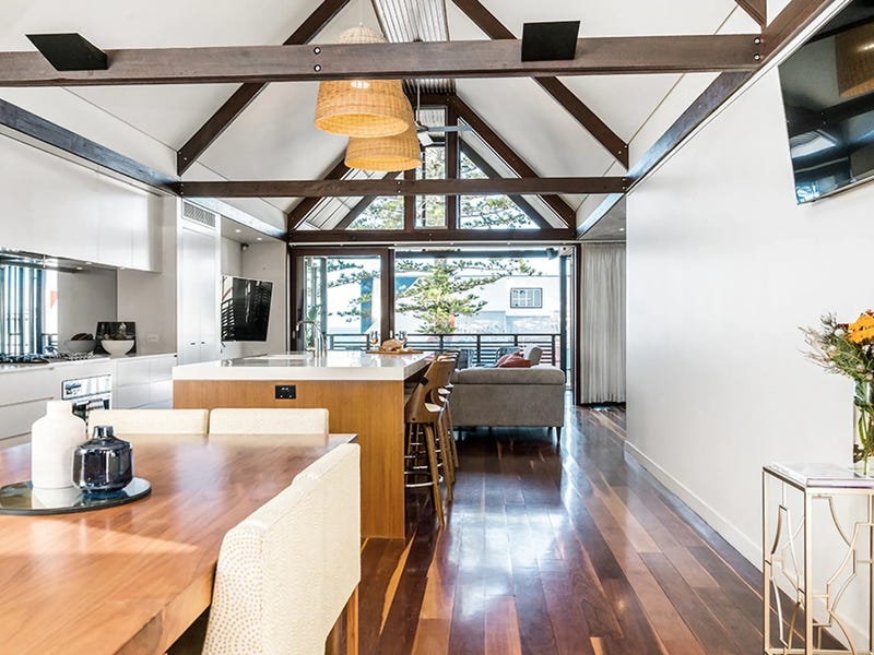Three-bedroom apartment located in central 9