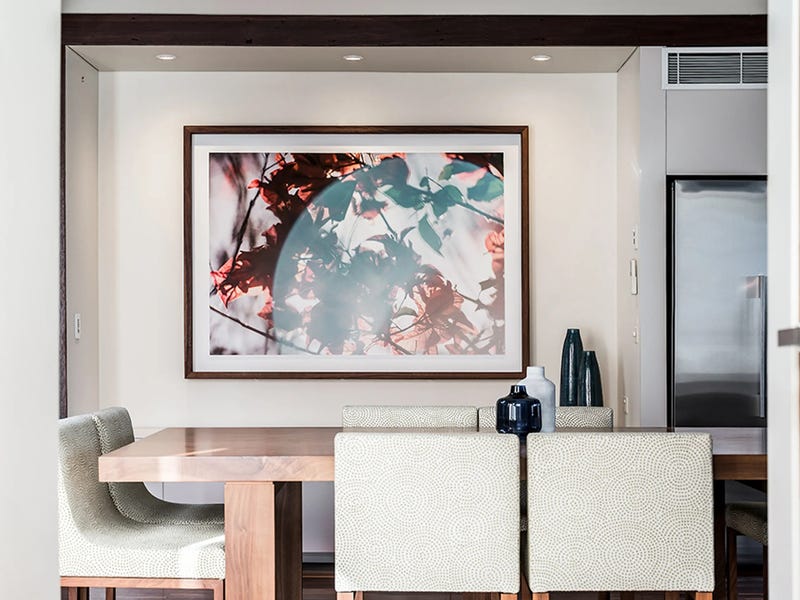Three-bedroom apartment located in central 10