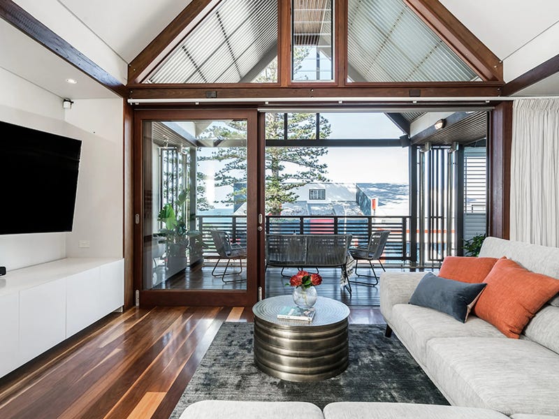 Three-bedroom apartment located in central 12