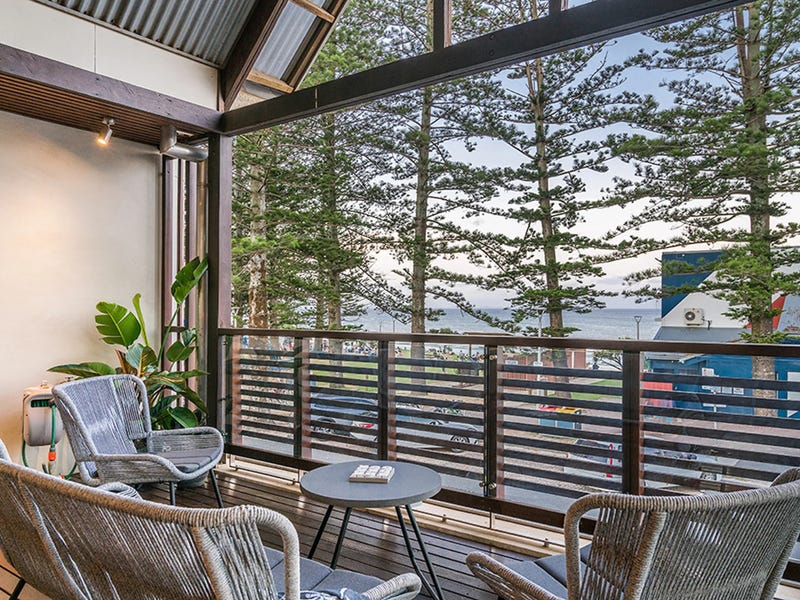 Three-bedroom apartment located in central 13