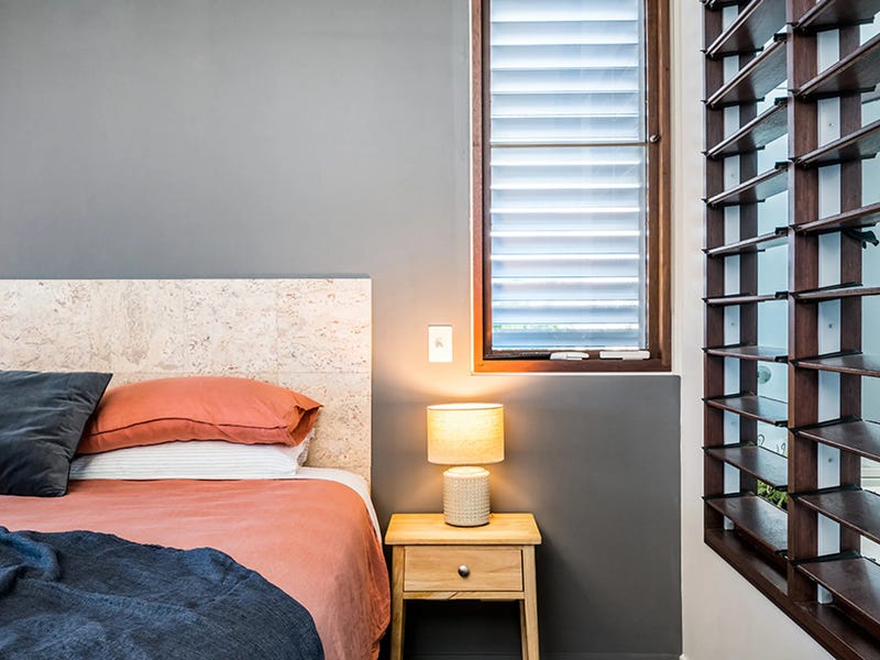 Three-bedroom apartment located in central 27