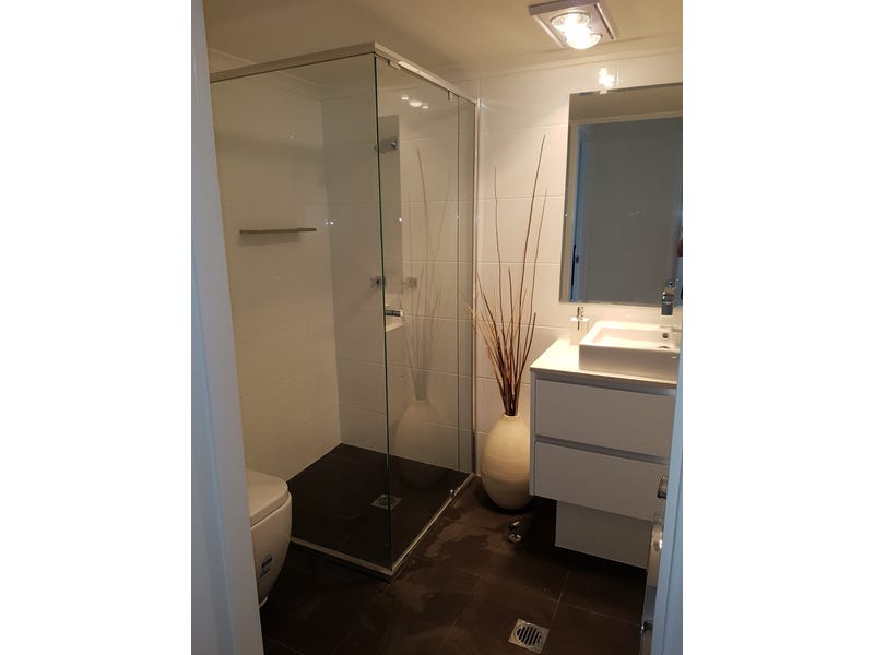 Modern Furnished unit in the 3