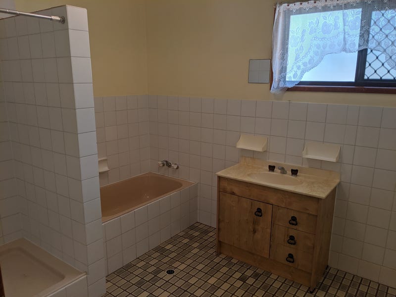 Large Family Home on Acreage 10