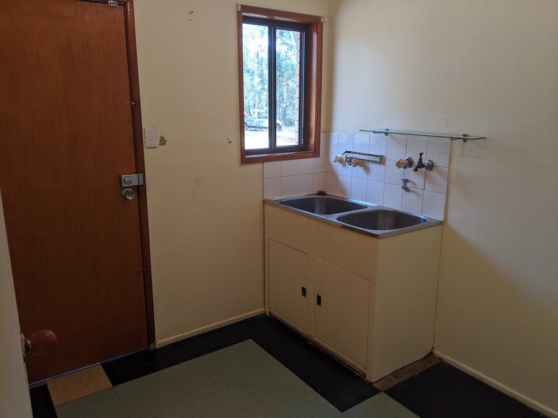 Large Family Home on Acreage 11