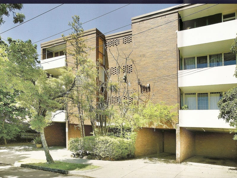 Spacious, sunny 2 bedroom apartment