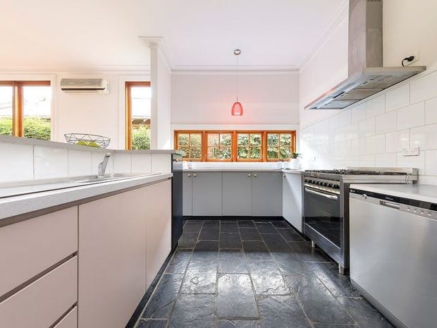 Spacious 2-Bed in Perfect Location 7