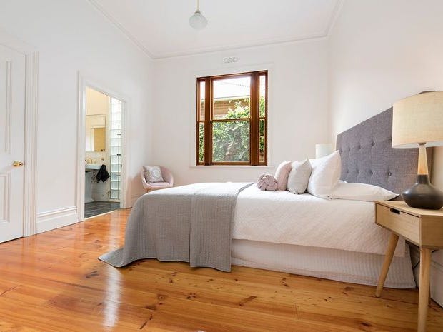 Spacious 2-Bed in Perfect Location 9