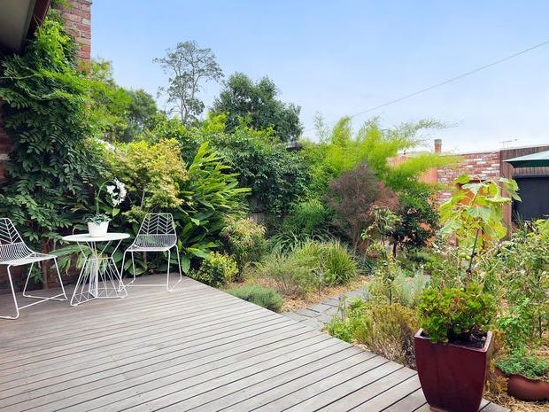 Spacious 2-Bed in Perfect Location 10