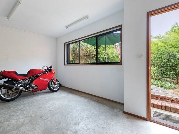 Spacious 2-Bed in Perfect Location 13