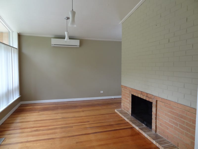 Light Filled Mid-Century Modern in 5