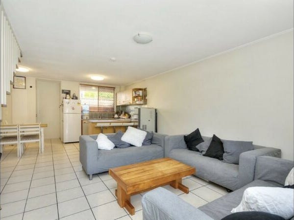 Beachside Living in Mermaid – 3