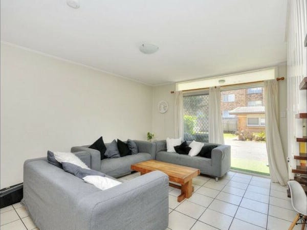 Beachside Living in Mermaid – 4
