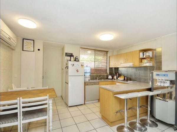 Beachside Living in Mermaid – 5