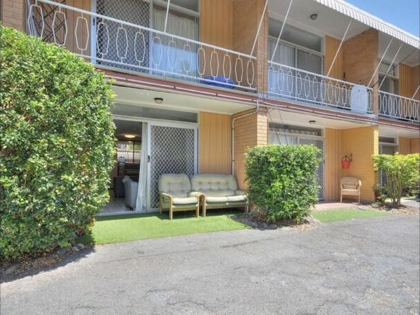 Beachside Living in Mermaid – 7