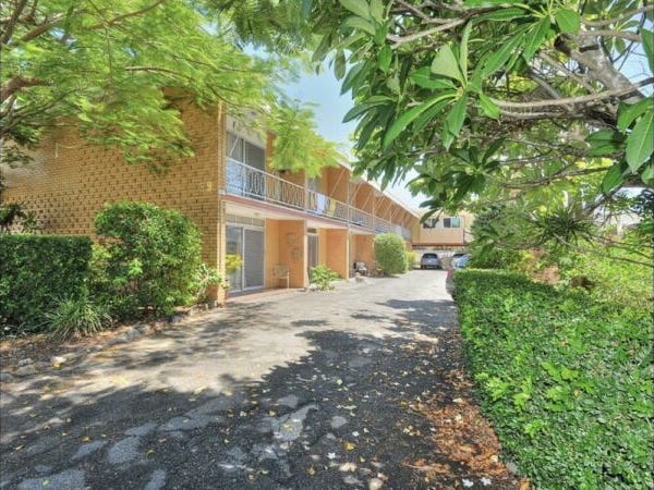 Beachside Living in Mermaid – 8