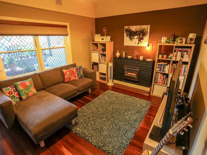 Cosy two bedroom apartment oozing character and featuring modern amenities