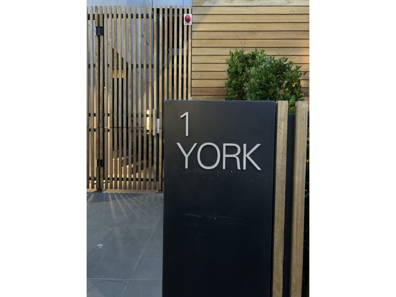 Architecturally-designed residence, in a great 2