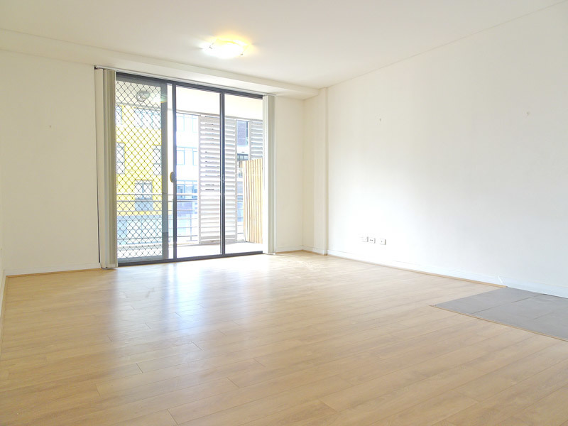 Spacious and Bright Executive Apartment at the Popular Riverside of Ryde with river view from the balcony!