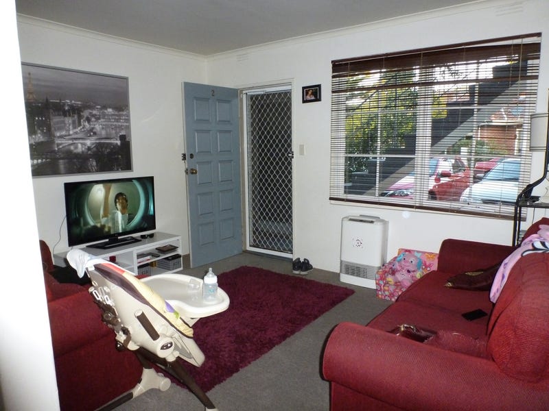 2br unit Clifton Hill close 6