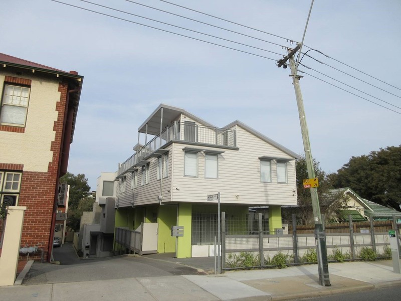 For Rent Unit 1, 2 Siska Lane, North Fremantle (also addressed as 74 Stirling Highway, North Fremantle)