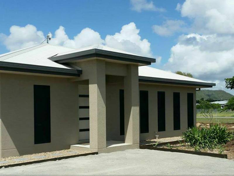 5 Bedroom House on 1 Acre with 2 Bay Shed