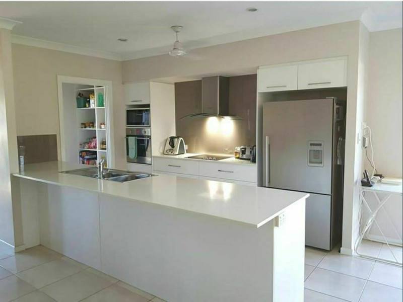 5 Bedroom House on 1 3