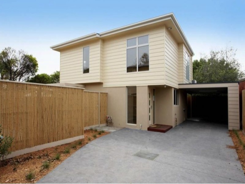 Modern 3 bedroom close to beach!