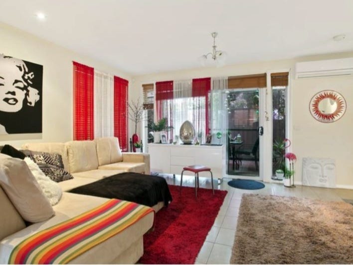 Modern 3 bedroom close to 2