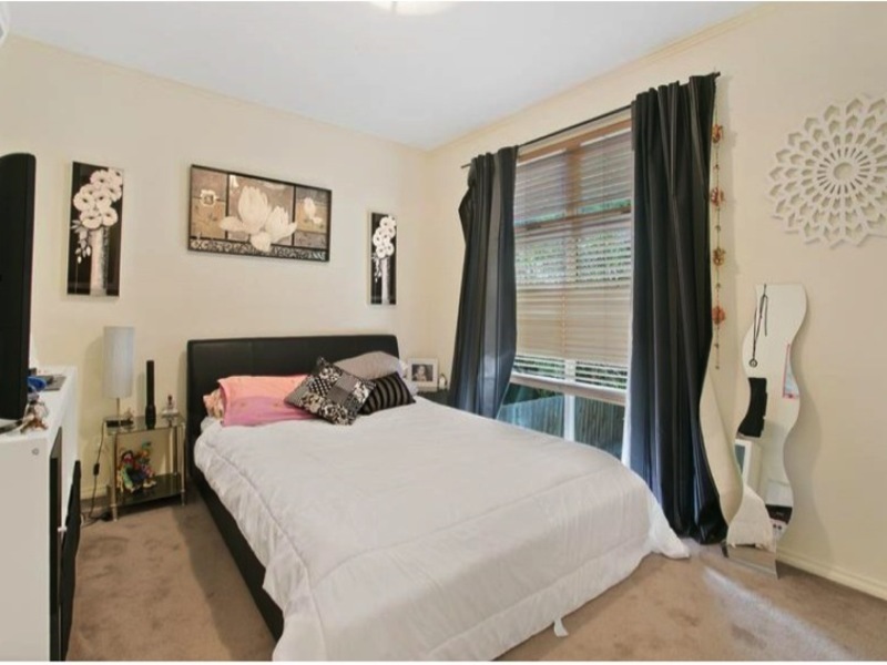 Modern 3 bedroom close to 5