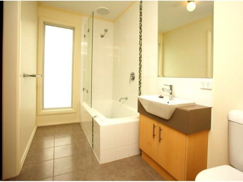 Modern 3 bedroom close to 6