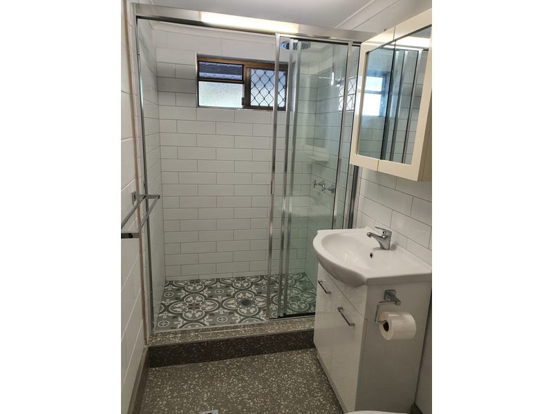 Newly refurbished 1brm unit in 6