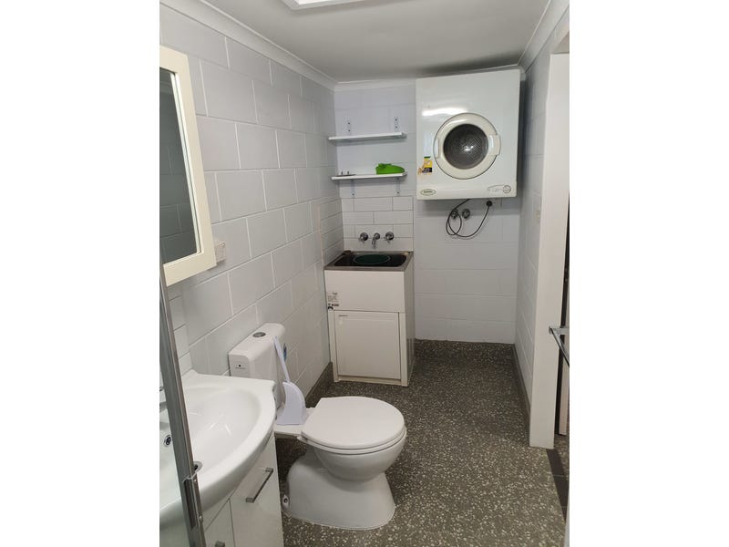Newly refurbished 1brm unit in 7