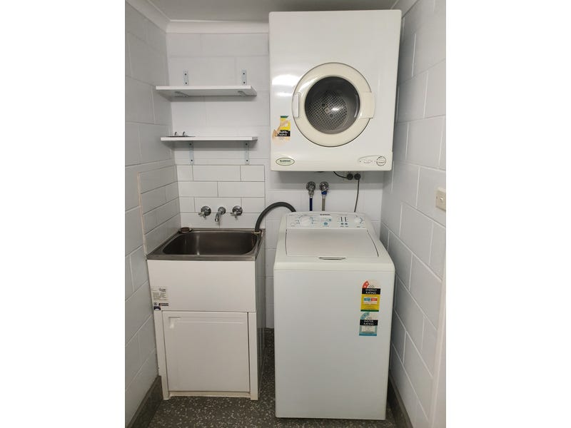 Newly refurbished 1brm unit in 8