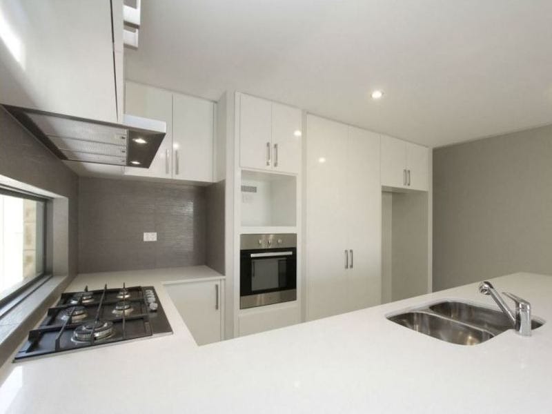 IMMACULATELY PRESENTED HOME!! 2