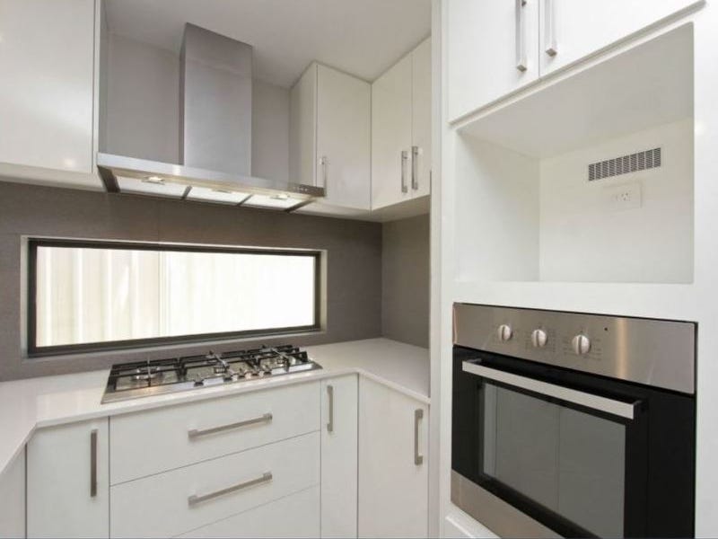 IMMACULATELY PRESENTED HOME!! 6