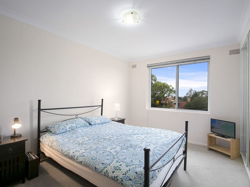 Top floor apartment with leafy 3
