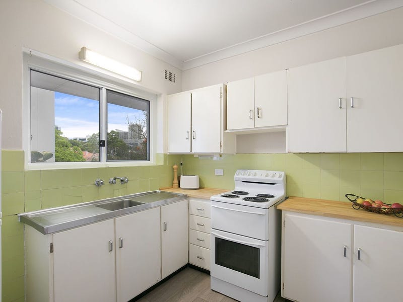 Top floor apartment with leafy 5