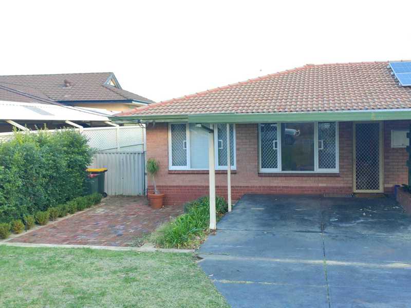 RENOVATED SPACIOUS 2 BED DUPLEX IN GREAT LOCATION!