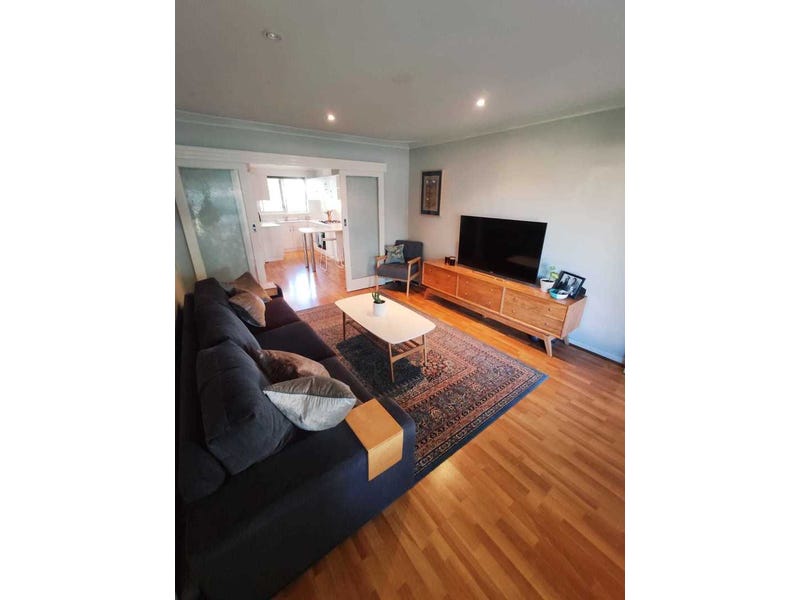 RENOVATED SPACIOUS 2 BED DUPLEX 5