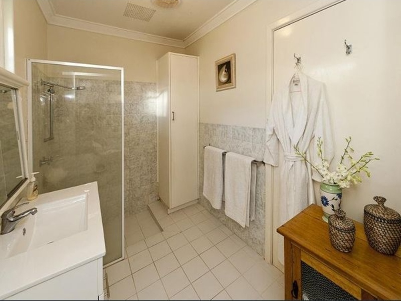 RENOVATED SPACIOUS 2 BED DUPLEX 7